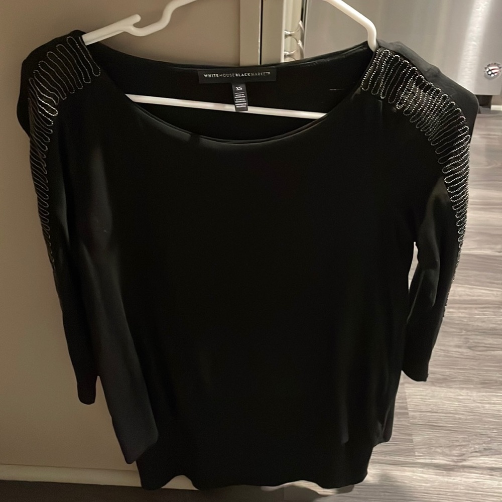 Top with arm design